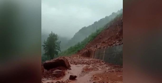 Çin’de toprak kayması: 8 ölü, 6 yaralı, 23 kayıp