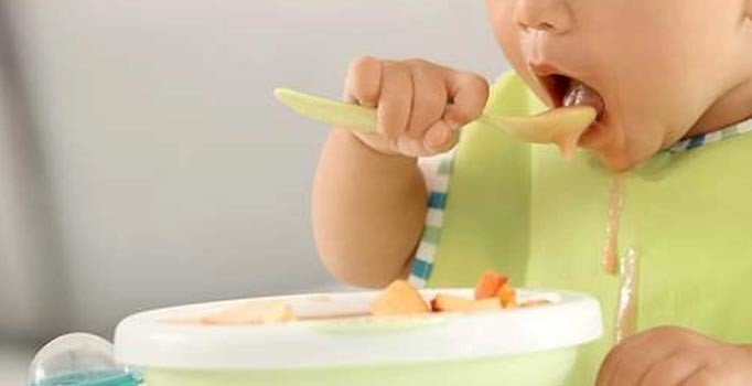 Bebeklerini vegan besleyen anne babaya 18 ay hapis cezası