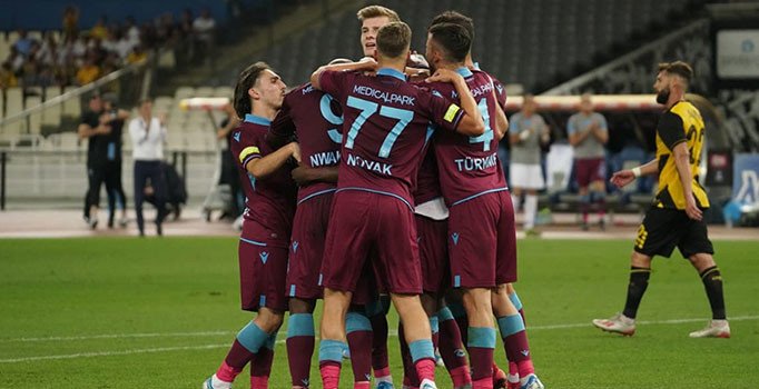 AEK takımını 3-1 yenen Trabzonspor tur için büyük avantaj sağladı