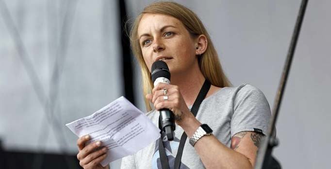 Mültecileri kurtaran Alman kaptan Paris'in verdiği ödülü reddetti