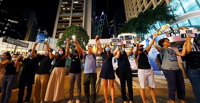 Hong Kong’da Çin’e karşı insan zinciri