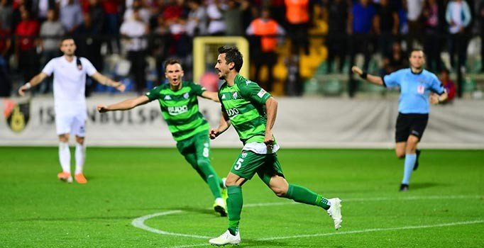 Bursaspor taraftarının karşısına çıkıyor