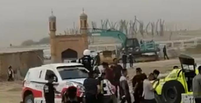 Çin, Doğu Türkistan'daki camileri yıkıyor