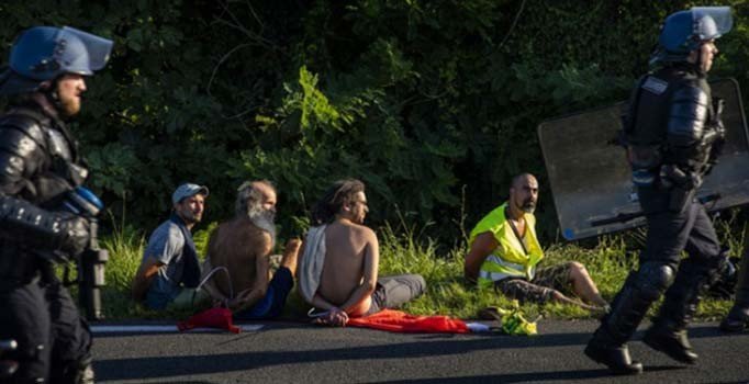 G7 Zirvesi öncesinde 17 gözaltı, 4 yaralı