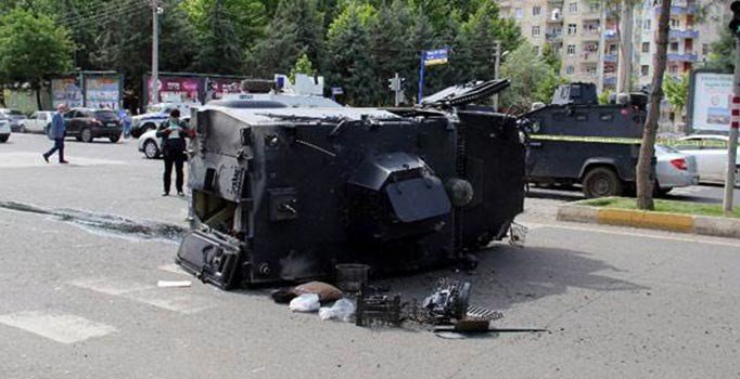 Diyarbakır'da zırhlı araç devrildi: 6 polis yaralı