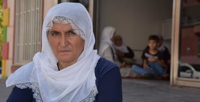 Eylem yapan anneden HDP'ye sert cevap: Oğluma bir şey olursa sizden bilirim