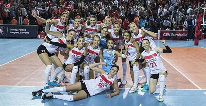 A Milliler Yunanistan'ı devirdi