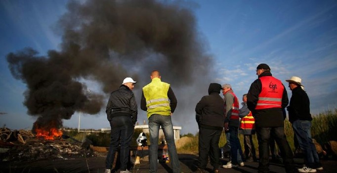 Fransa'daki işçi eylemleri gittikçe yayılıyor