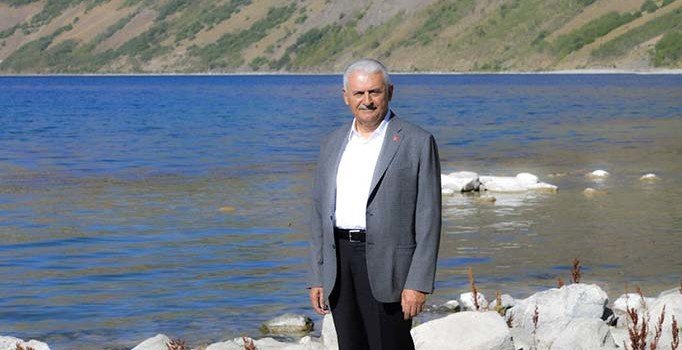 Binali Yıldırım kendi kullandığı araçla Nemrut’a çıktı