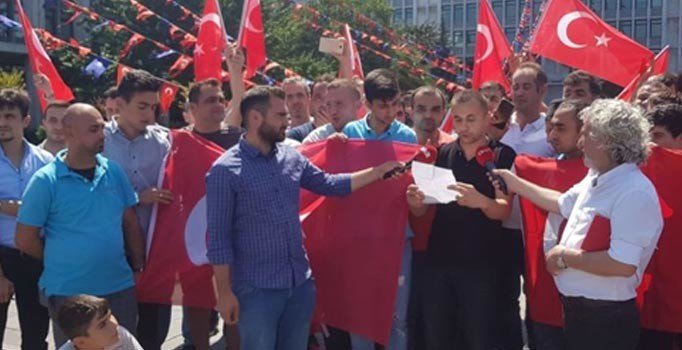 İBB önünde eylem yapan işçiler İmamoğlu'na seslendi: Kimsenin ekmeğiyle oynamayın