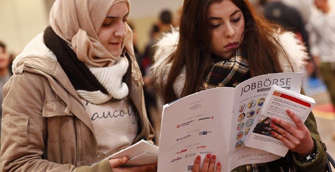 Almanya'nın göçle imtihanı: Karşıyız ama muhtacız