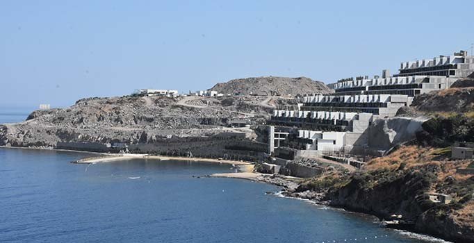 Kıyılardaki kaçak yapılar neşter: 12 konut ve otel projesi durduruldu