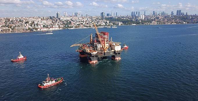 Dev petrol arama platformu İstanbul Boğazı'nda