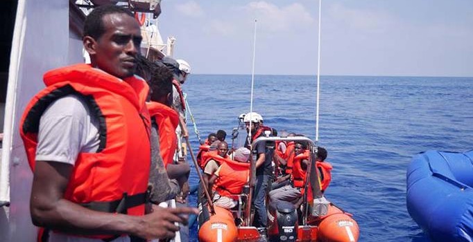 Akdeniz'de 101 sığınmacıyı kurtaran Alman gemisi sığınacak liman bulamıyor