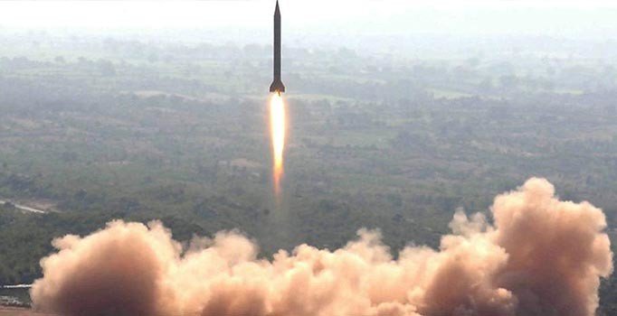 Pakistan balistik füze denemesi yaptı