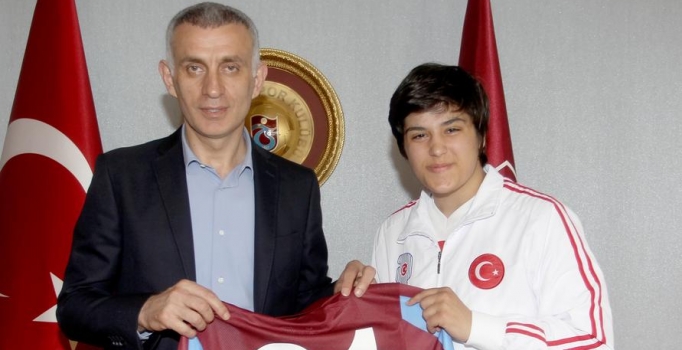 Dünya şampiyonu Busenaz Sürmeneli Trabzonspor'da
