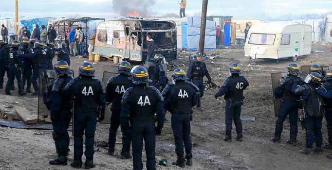 Fransa'daki Calais kampında kavga çıktı: 40 kişi yaralı