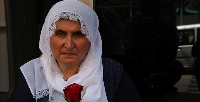 HDP binası önünde eylem yapan Hacire Akar'ın oğluna ev hapsi