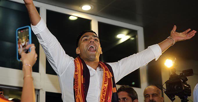 Falcao'yu taşıyan uçak İstanbul'a indi