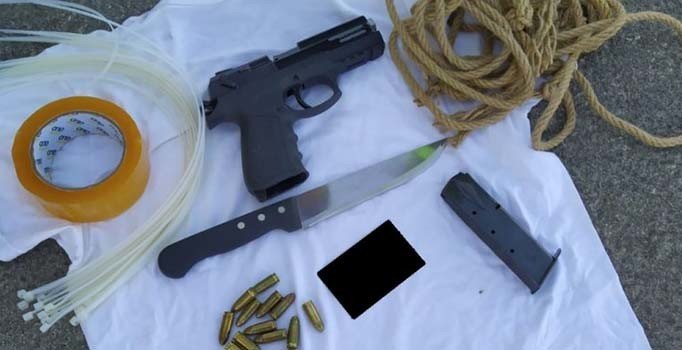 'Eşim öldürmeye geliyor' ihbarında bulundu, eşi silahla yakalandı