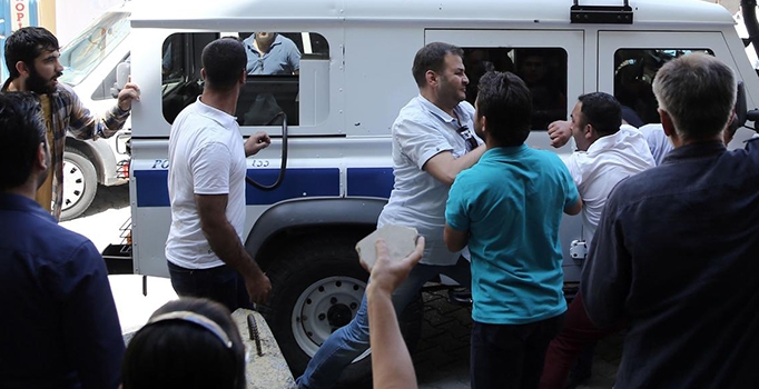 Adana'da cinayet
zanlısına linç girişimi