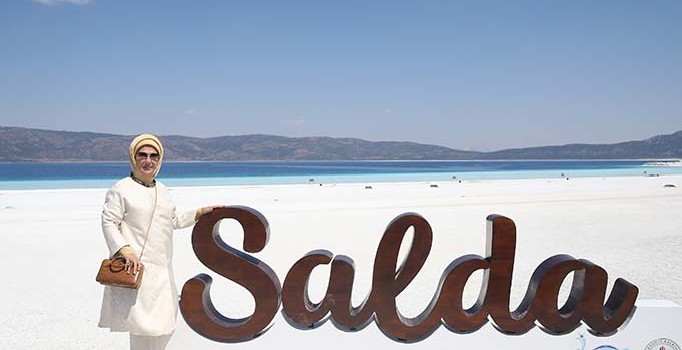 Emine Erdoğan, Salda Gölü'nde incelemelerde bulundu