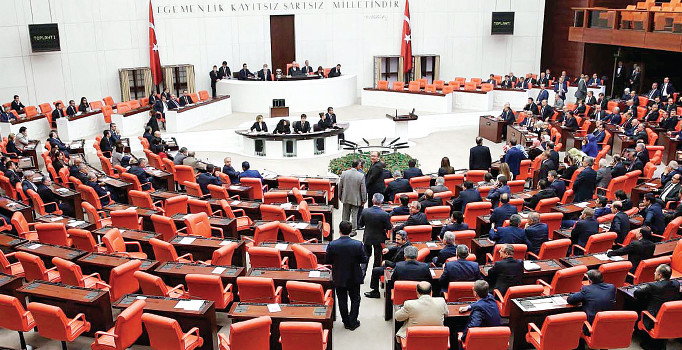 Dokunulmazlıkta AYM kapısı açıldı