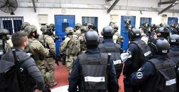 İsrail hapishanelerindeki 200 Filistinli açlık grevine başladı