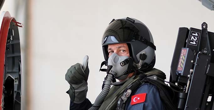 Bakan Akar'dan güvenli bölge için net mesaj: Göbeğimizi kendimiz keseriz