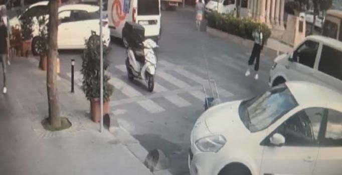 Bağcılar'da yaya geçidinden geçen genç kıza minibüs çarptı