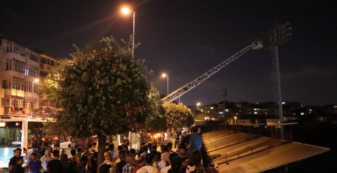 Karagümrük Stadı'nın aydınlatma direğinde intihar girişimi