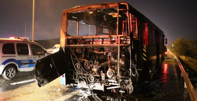 Halk otobüsü TEM Otoyolunda alev alev yandı