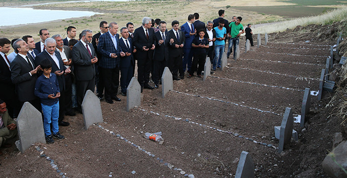 Devletin zirvesi Tanışık Köyü'nde