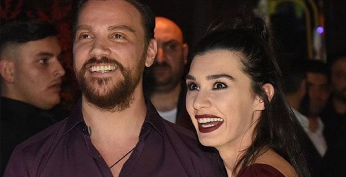 Burcu Kıratlı kimdir? Sinan Akçıl'dan boşanıyor mu?