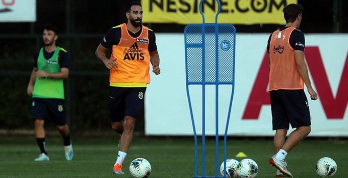 Adil Rami: Fenerbahçe ile şampiyonluk yaşamak istiyorum