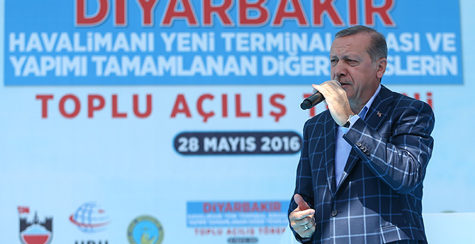 Erdoğan: ABD'nin YPG/PYD'ye verdiği desteği Diyarbakır'dan kınıyorum
