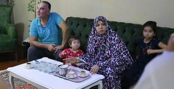 Polis baskın yaparken Türk kahvesi içmeye devam ettiler