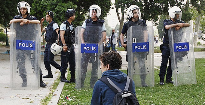 Polis Gezi Parkı'na girişe izin vermedi