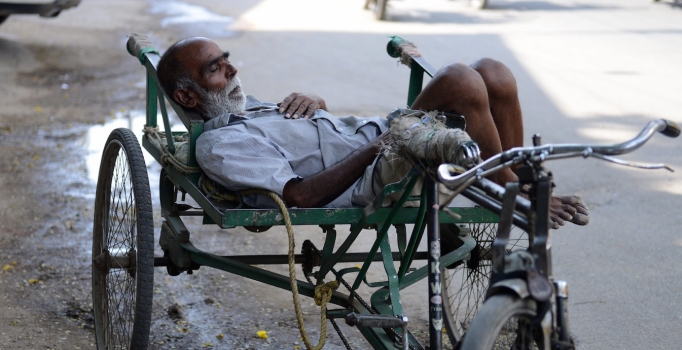 Hindistan'da ölenlerin sayısı 
2 bin 200'ü geçti