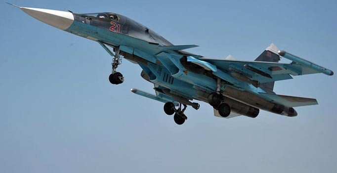 Rus SU-34 savaş uçakları havada çarpıştı