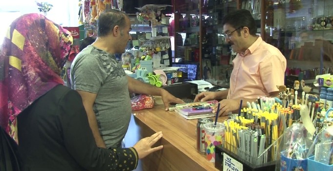 Veliler okul alış verişinde