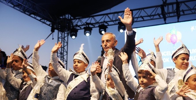 Küçükçekmece Belediyesinden sünnet şöleni