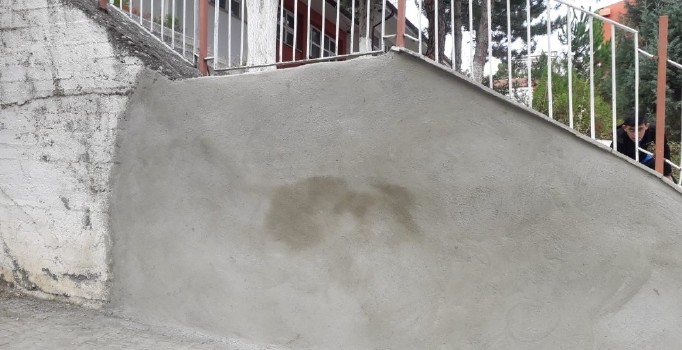 Bilecik’te tehlike saçan okul duvarı onarıldı