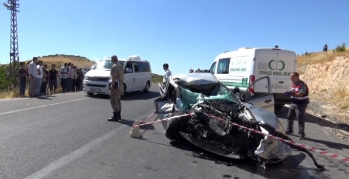 Gaziantep’te taş yüklü kamyon ile otomobil çarpıştı: 1 ölü, 1 yaralı