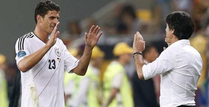 Löw: Beşiktaş'ta kal Gomez