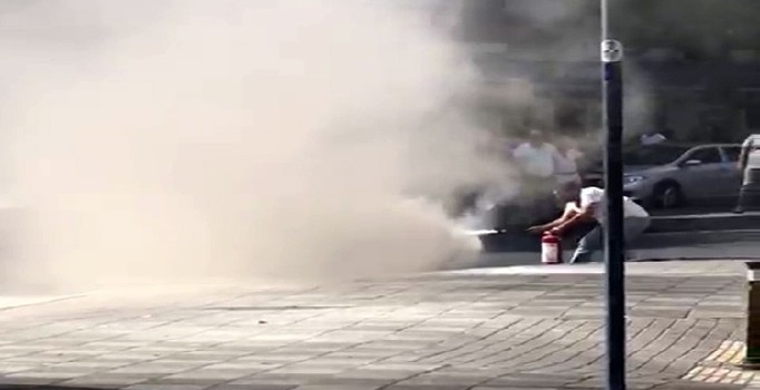 (Özel) Patlamaların yaşandığı aracı yangın tüpüyle söndürmeye çalıştı