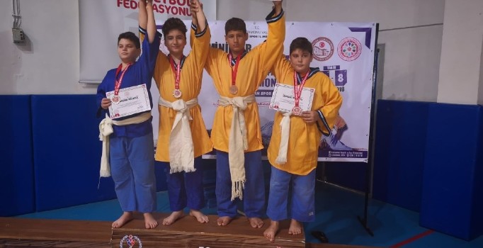 Yunusemre kuşak güreşi takımı Türkiye ikincisi oldu