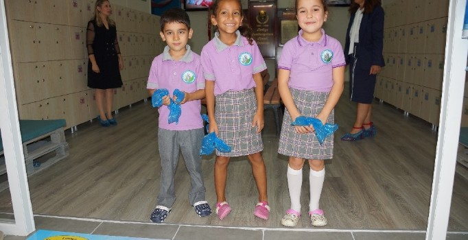 Ayakkabısız okulda ilk ders zili çaldı