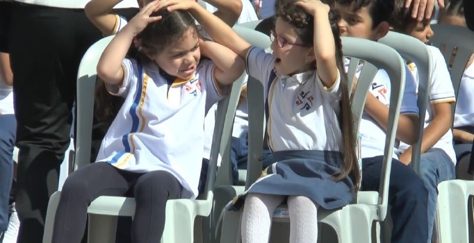 Protokole çadır, miniklere güneş