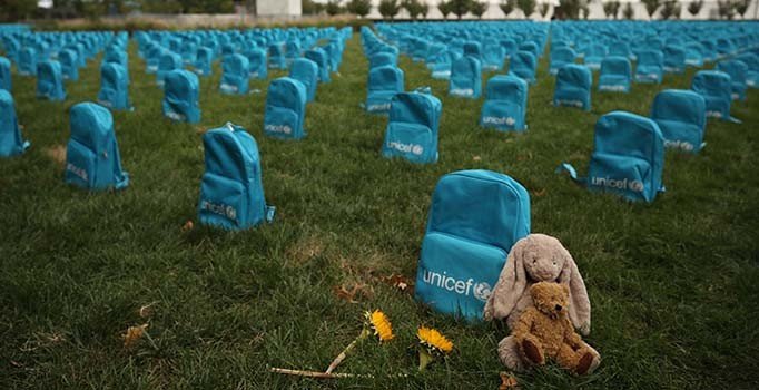 Okul çantaları 'mezar' oldu